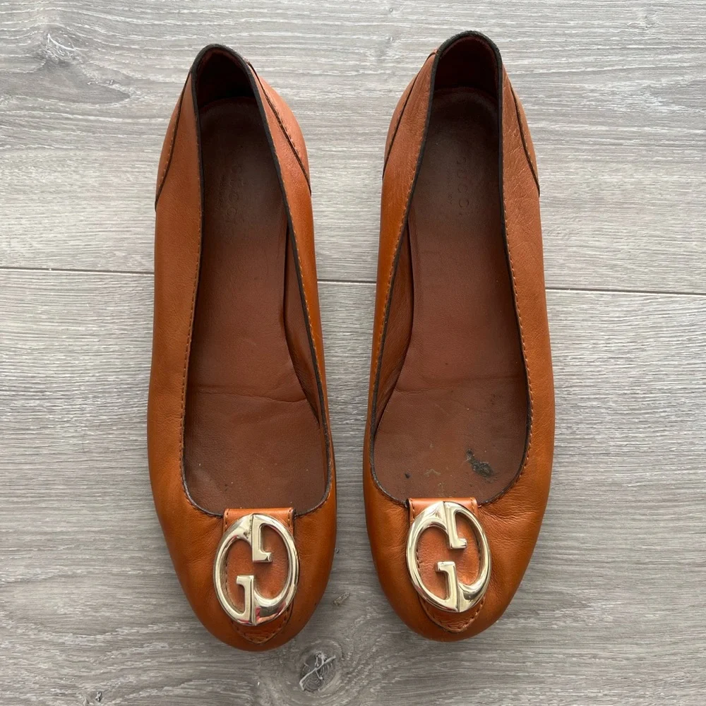 Gucci Brown Leather Flats with Gold Logo - Picture 2 of 12